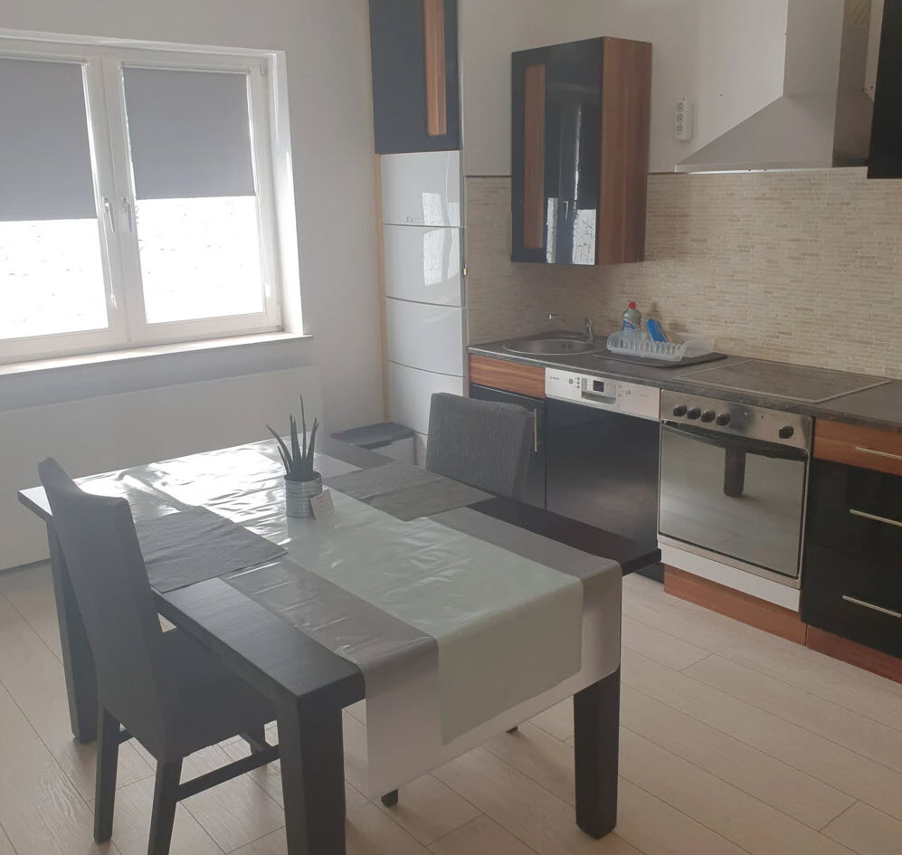 Monteurwohnung 2 Solingen – Küche mit Esstisch