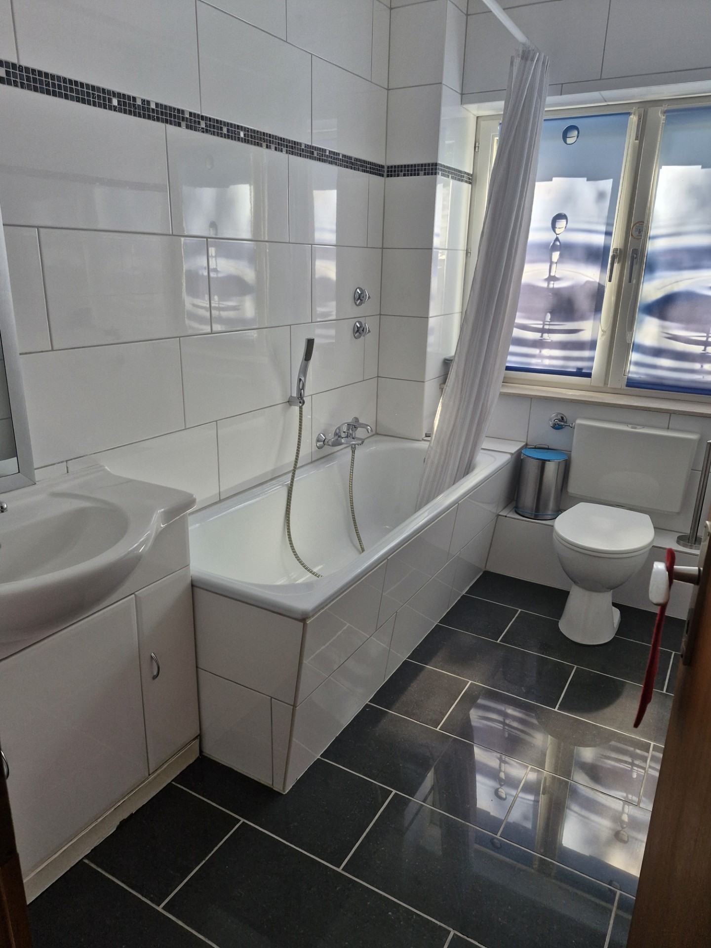 Bad mit Badewanne